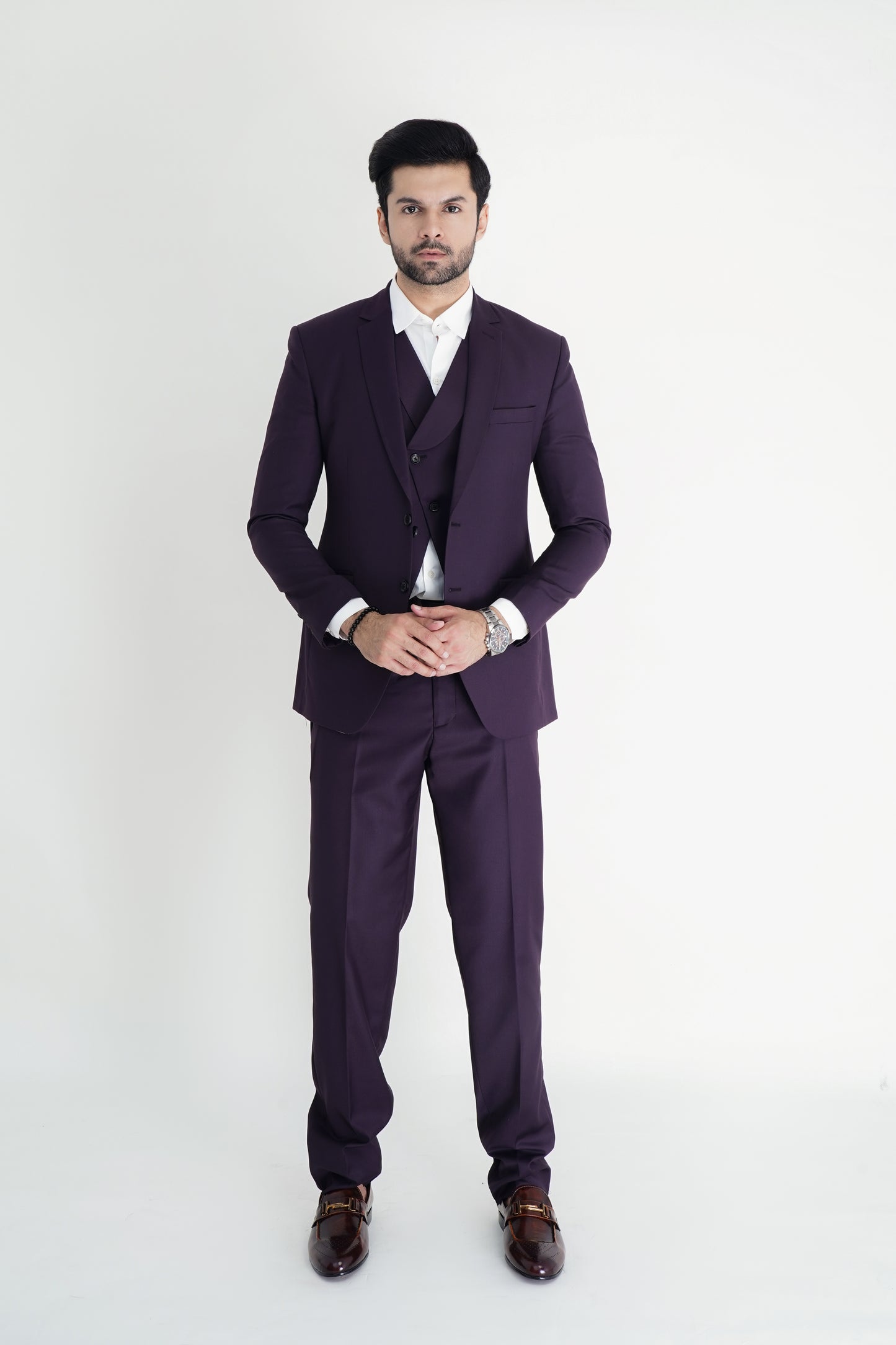 The Classic Charm Three-Piece Pant Suit – Elevating Elegance with a Flawless Fit