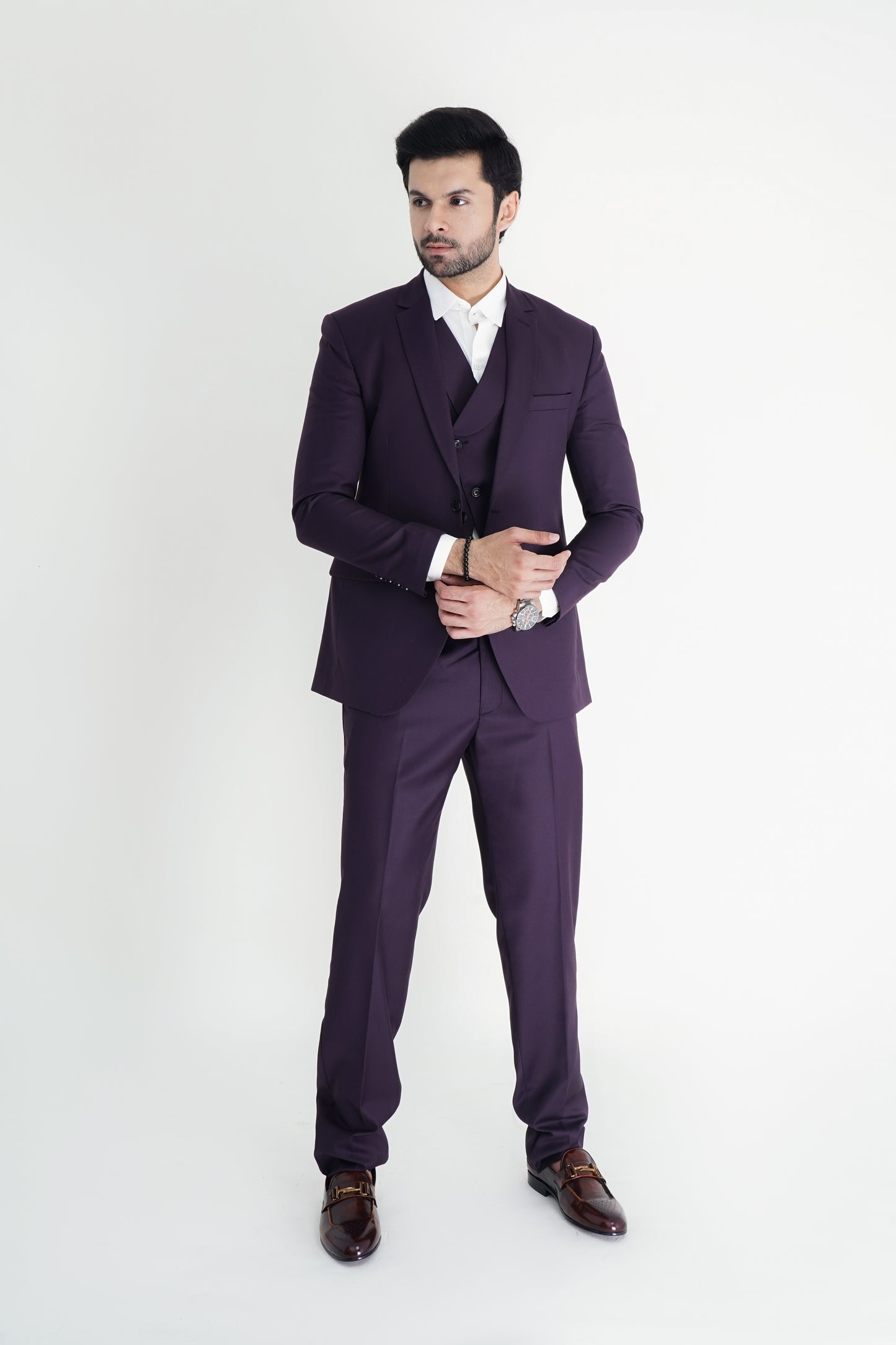 The Classic Charm Three-Piece Pant Suit – Elevating Elegance with a Flawless Fit