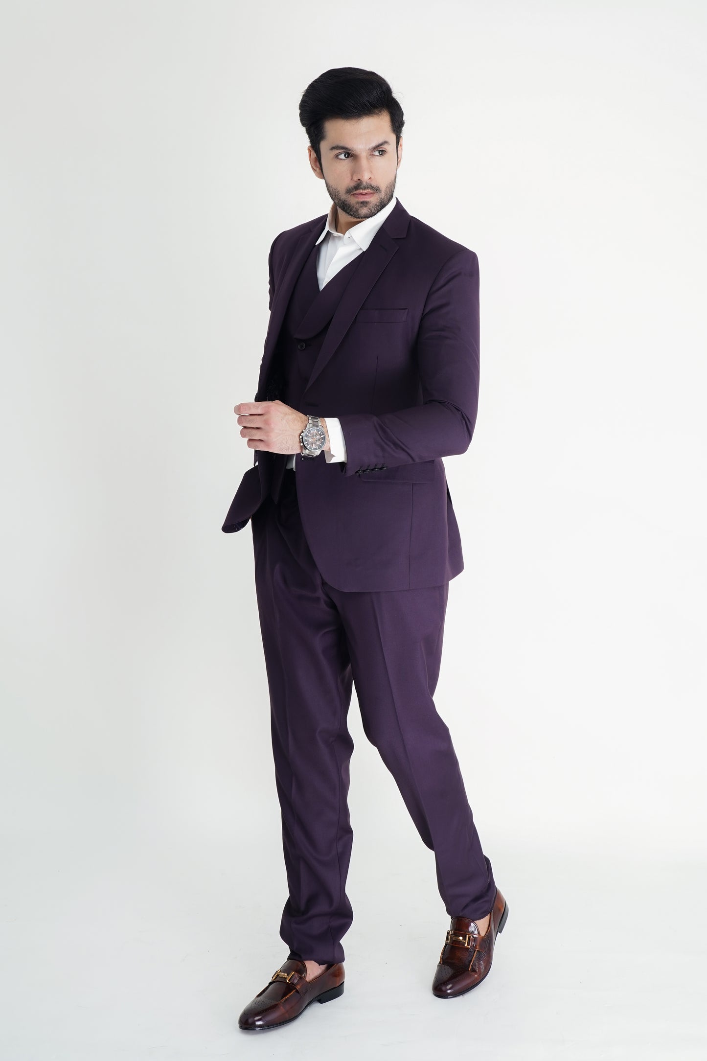 The Classic Charm Three-Piece Pant Suit – Elevating Elegance with a Flawless Fit