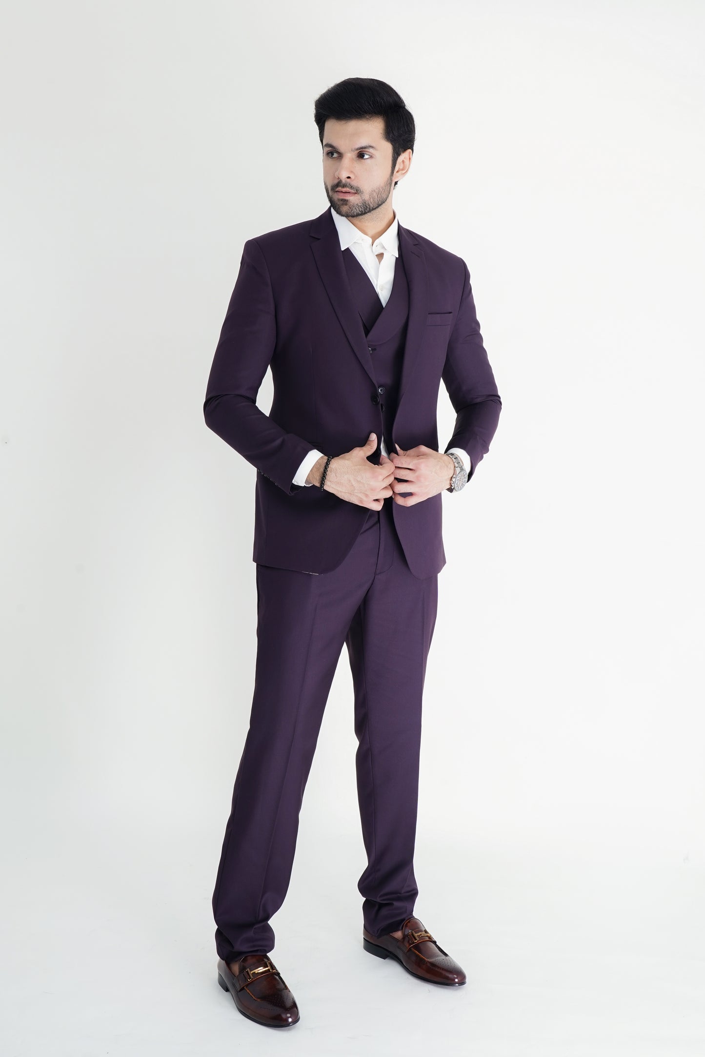 The Classic Charm Three-Piece Pant Suit – Elevating Elegance with a Flawless Fit