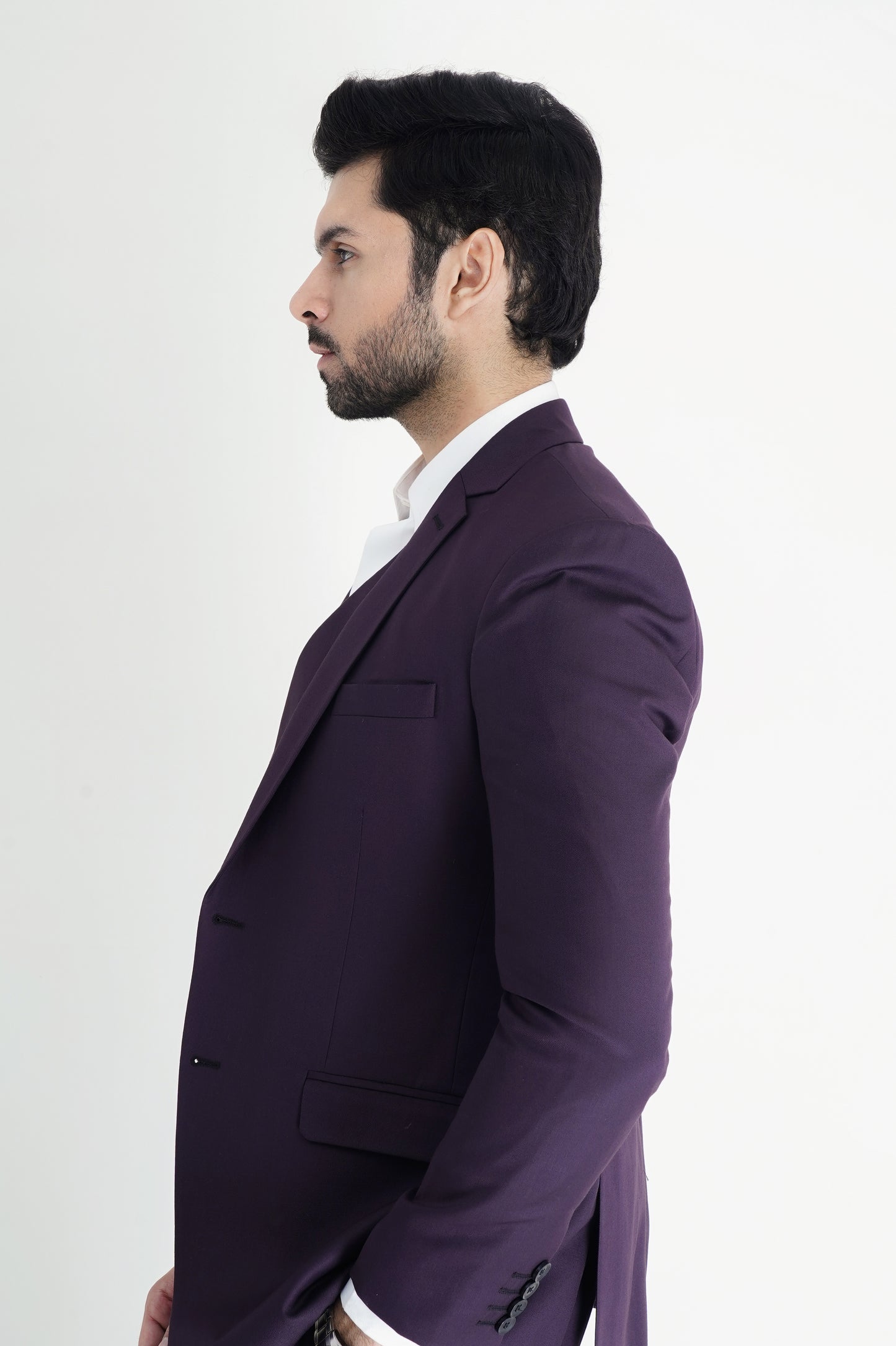 The Classic Charm Three-Piece Pant Suit – Elevating Elegance with a Flawless Fit