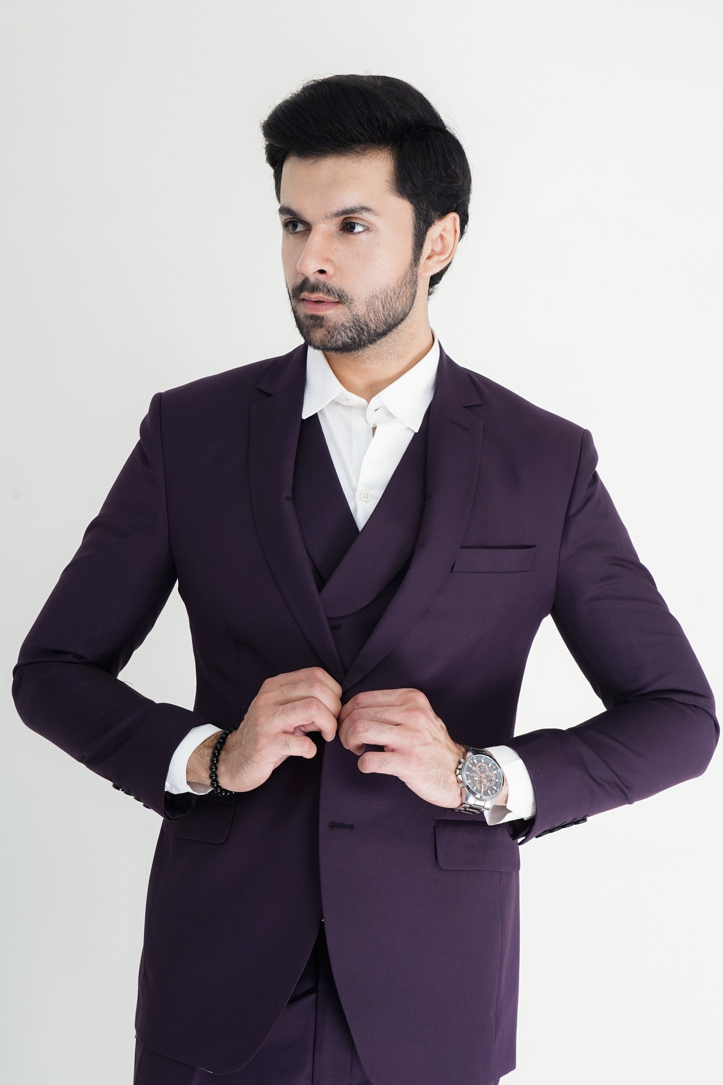 The Classic Charm Three-Piece Pant Suit – Elevating Elegance with a Flawless Fit