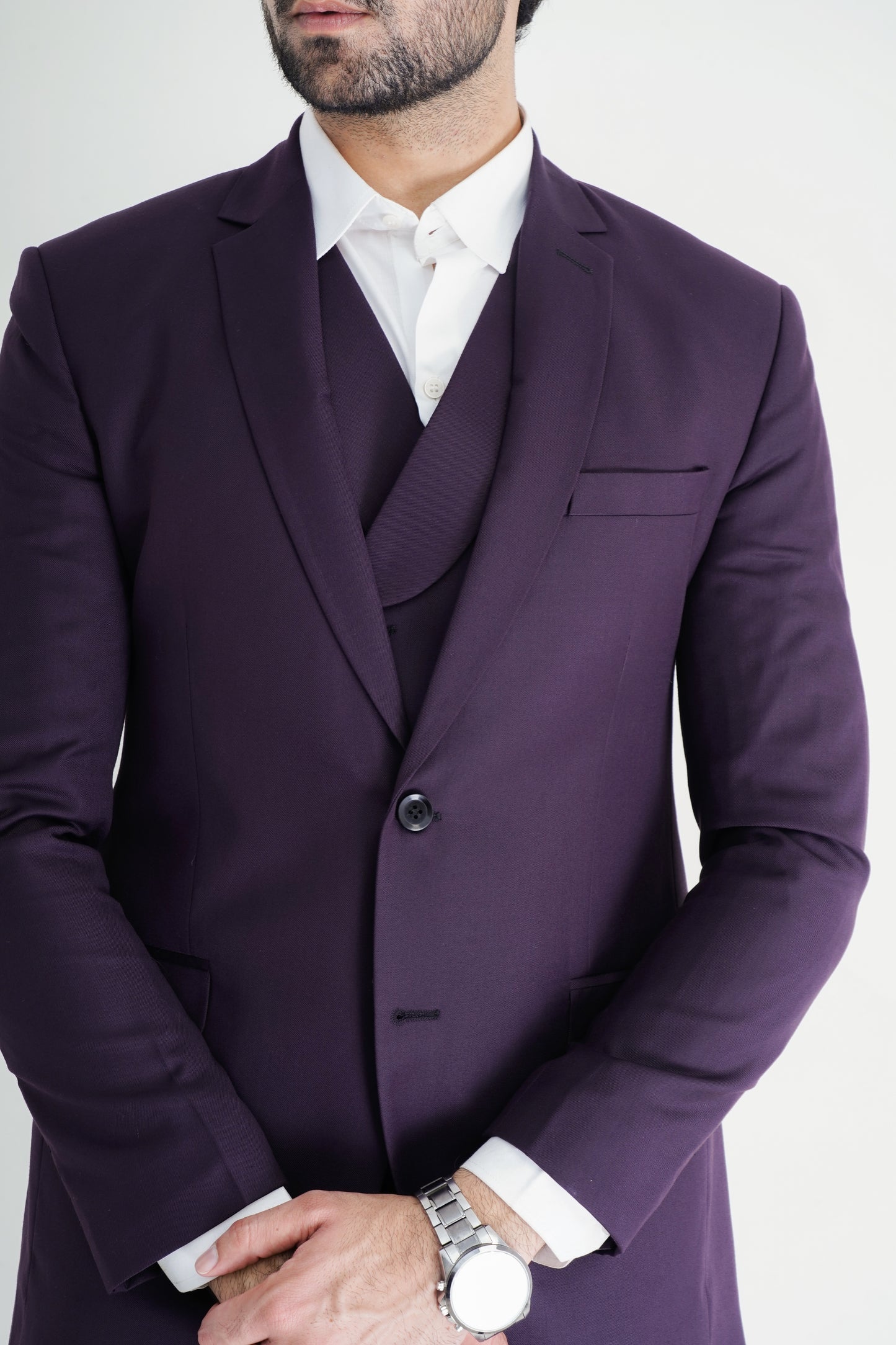 The Classic Charm Three-Piece Pant Suit – Elevating Elegance with a Flawless Fit