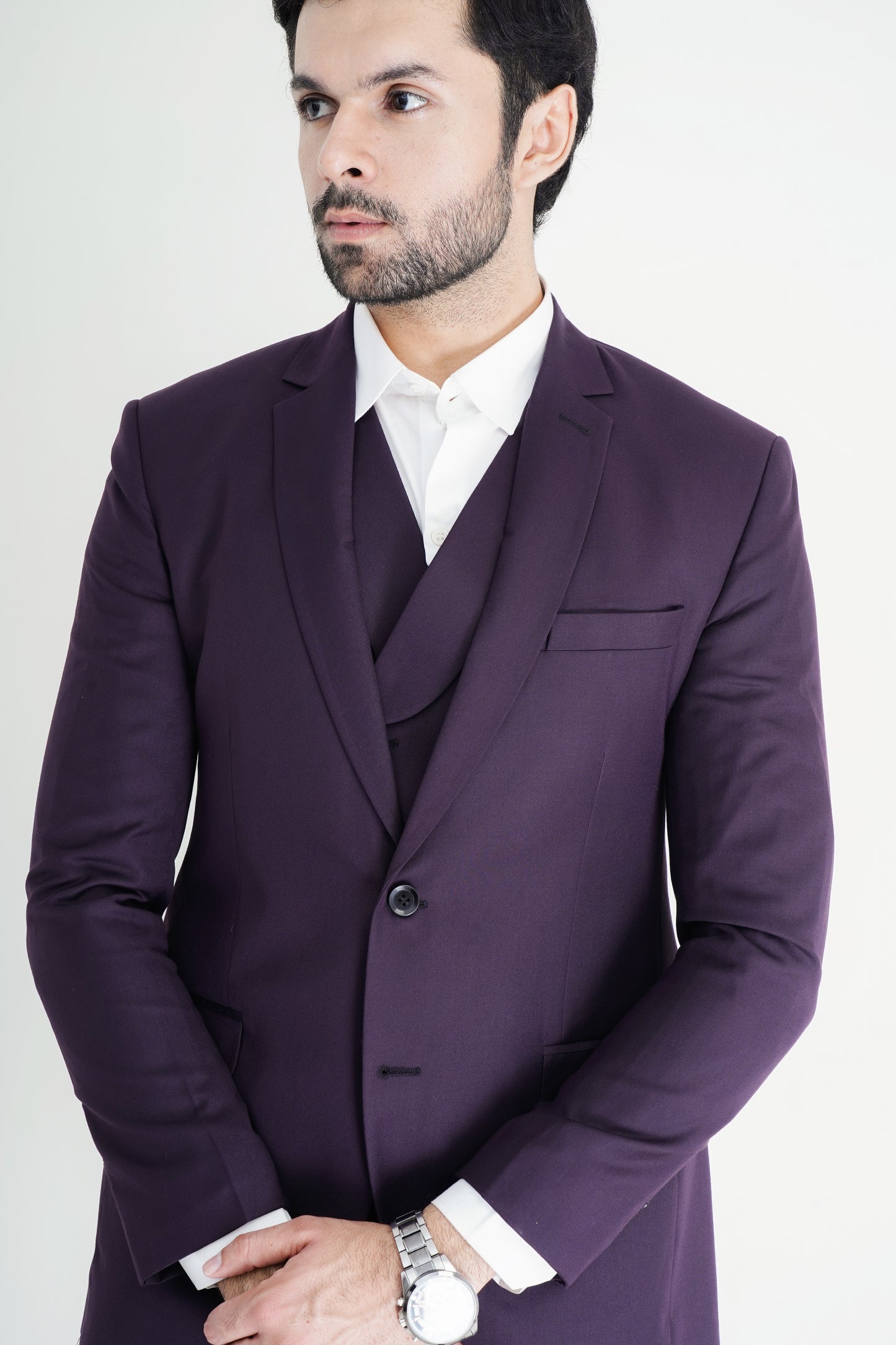 The Classic Charm Three-Piece Pant Suit – Elevating Elegance with a Flawless Fit