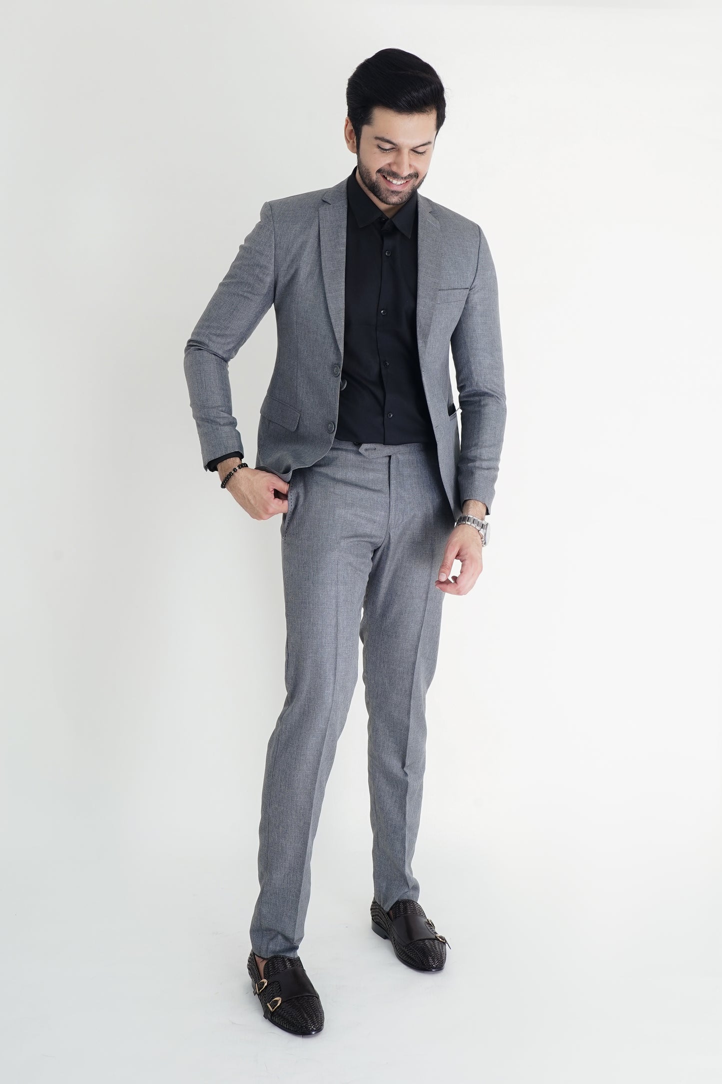 The Signature Pant Suit – Defining Elegance, Redefining Power