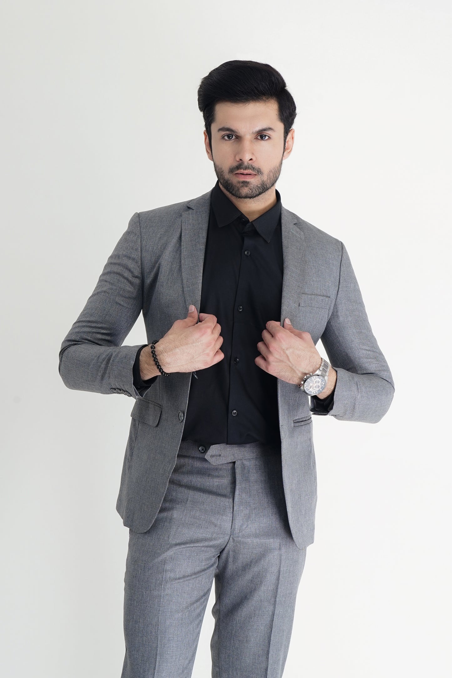 The Signature Pant Suit – Defining Elegance, Redefining Power