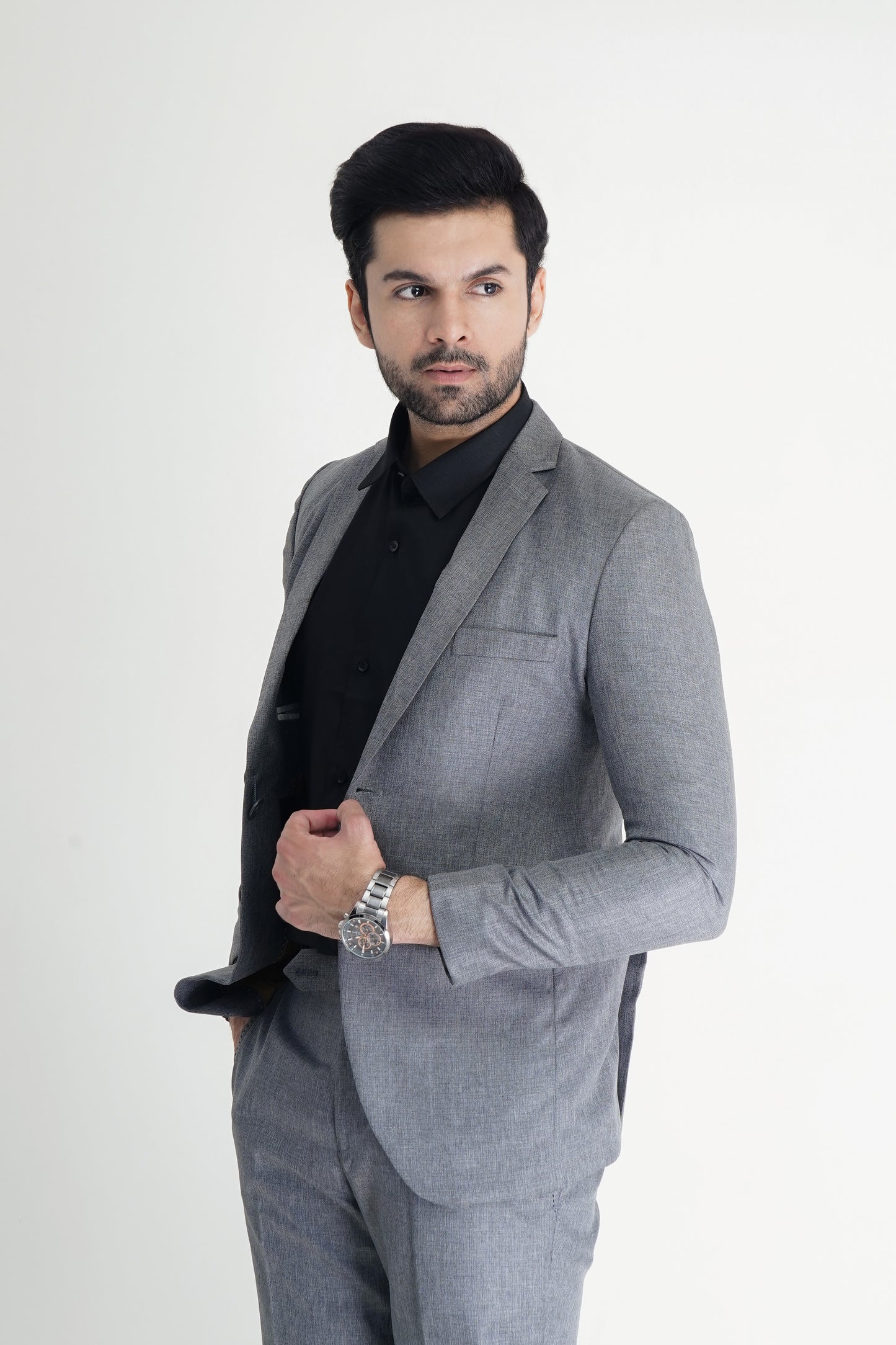 The Signature Pant Suit – Defining Elegance, Redefining Power