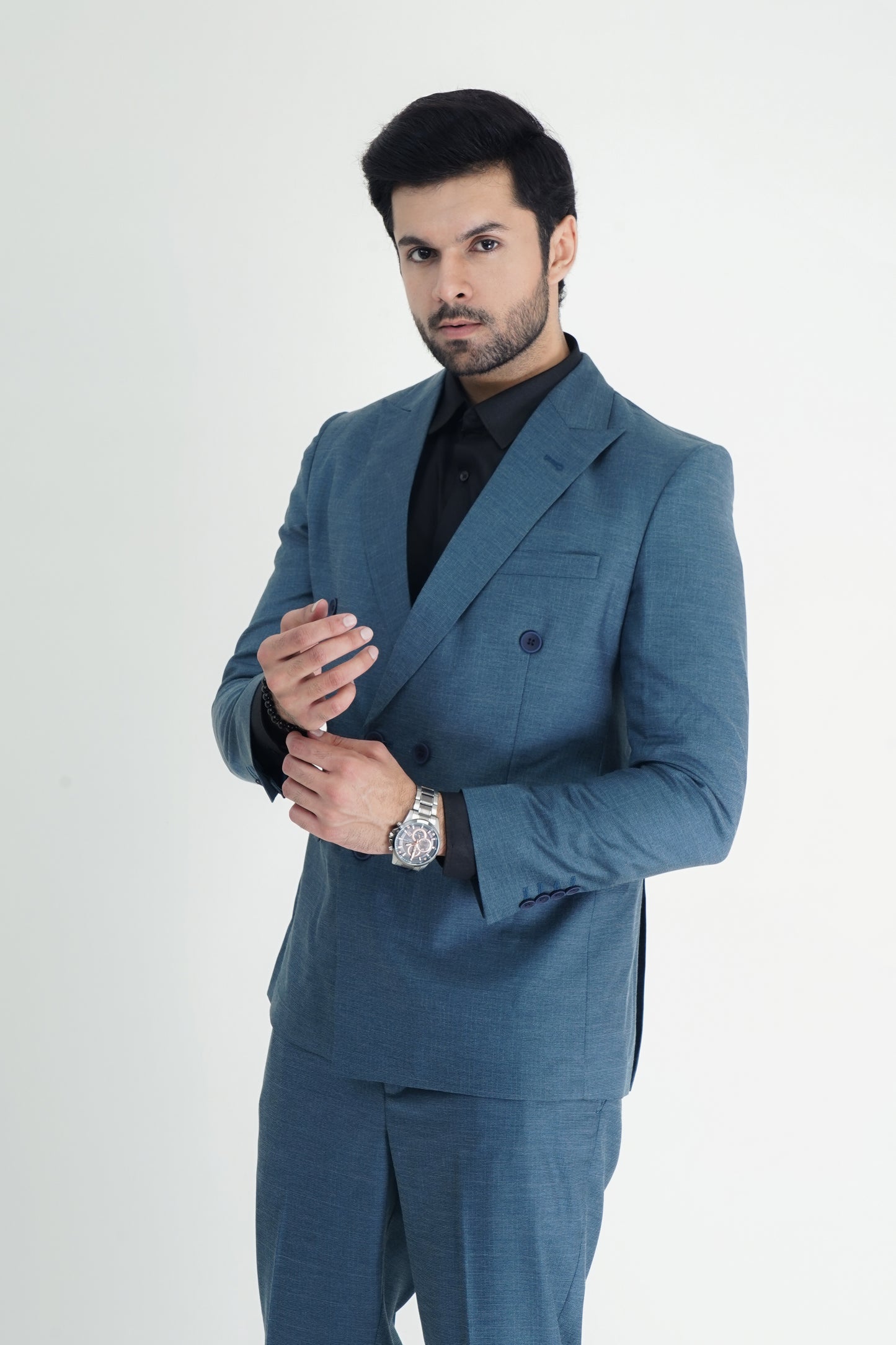 The Classic Tailored Pant Suit – Where Power Meets Style