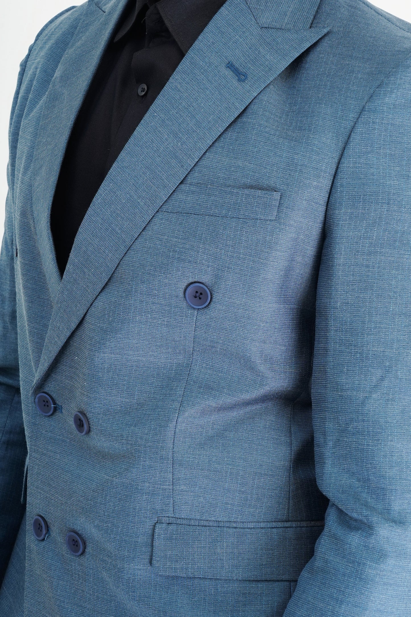 The Classic Tailored Pant Suit – Where Power Meets Style