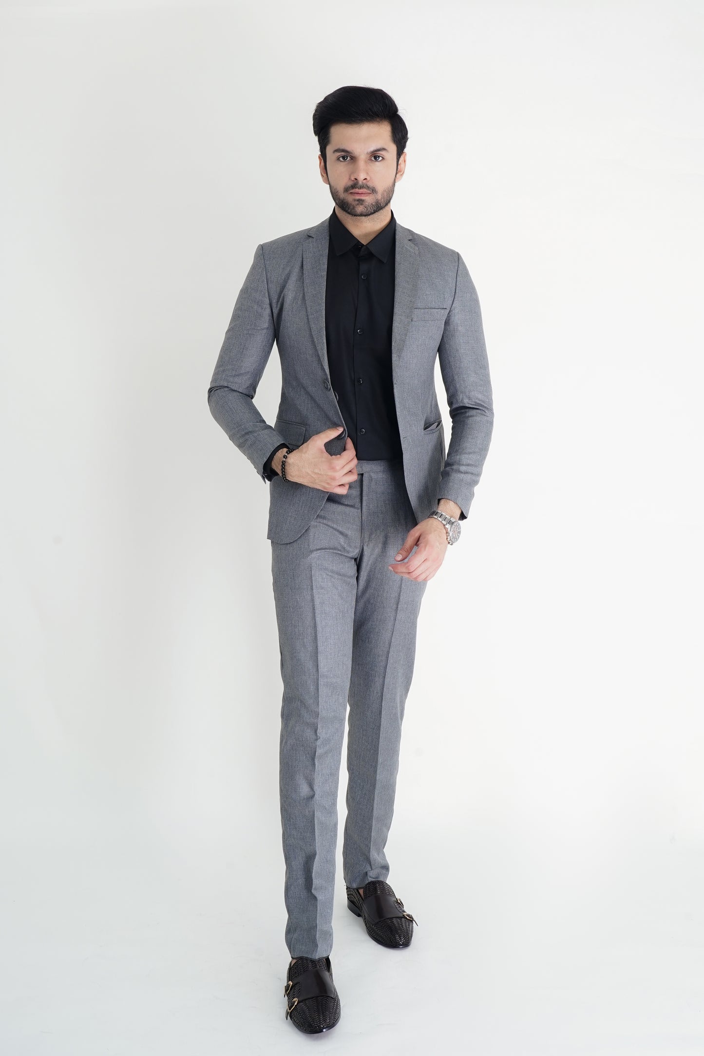 The Signature Pant Suit – Defining Elegance, Redefining Power