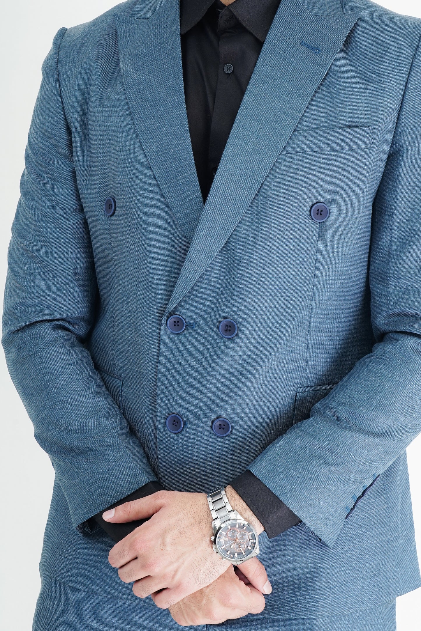 The Classic Tailored Pant Suit – Where Power Meets Style